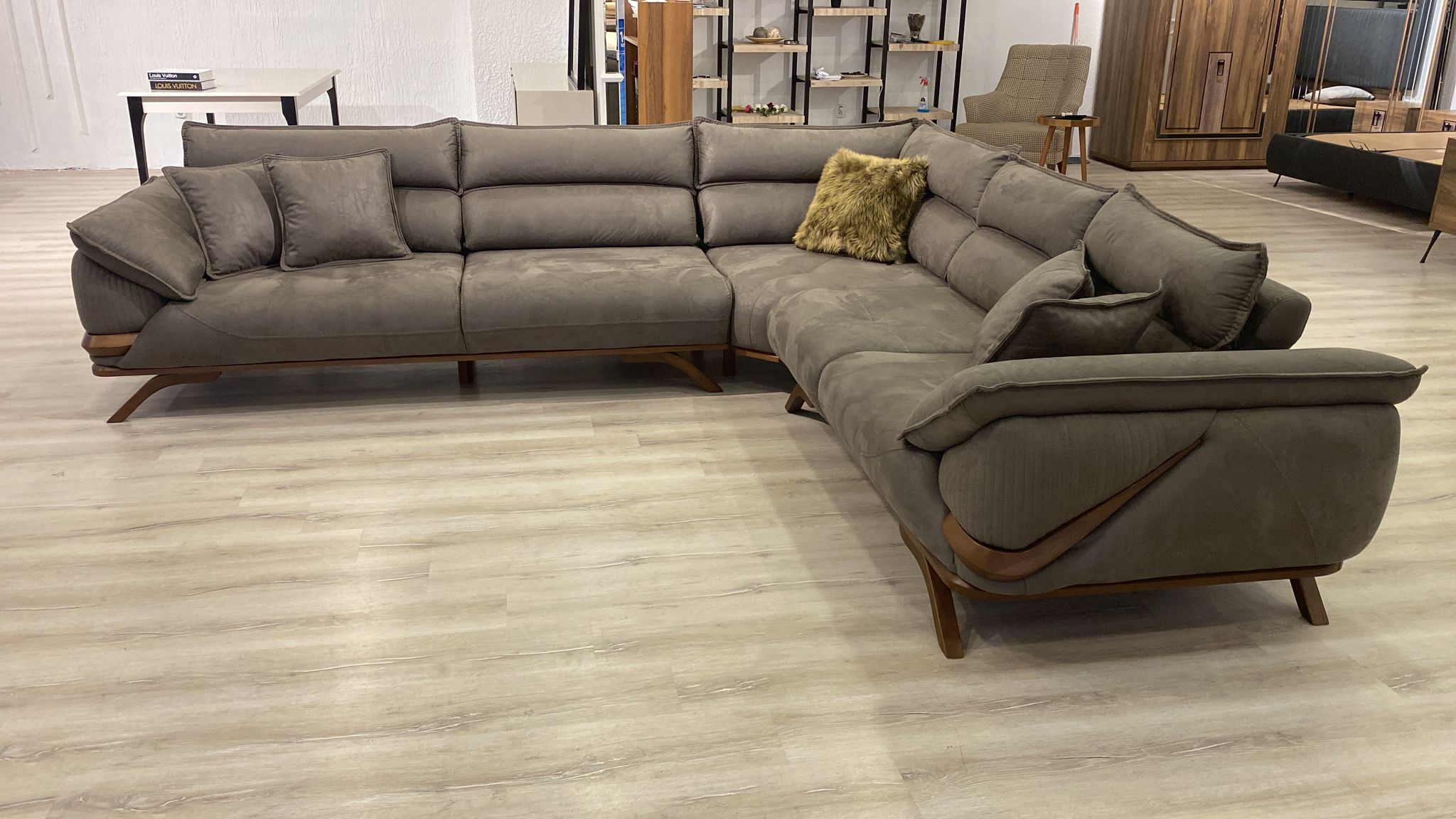 cdb738f2-2d93-4664-ba0b-a570e072365f